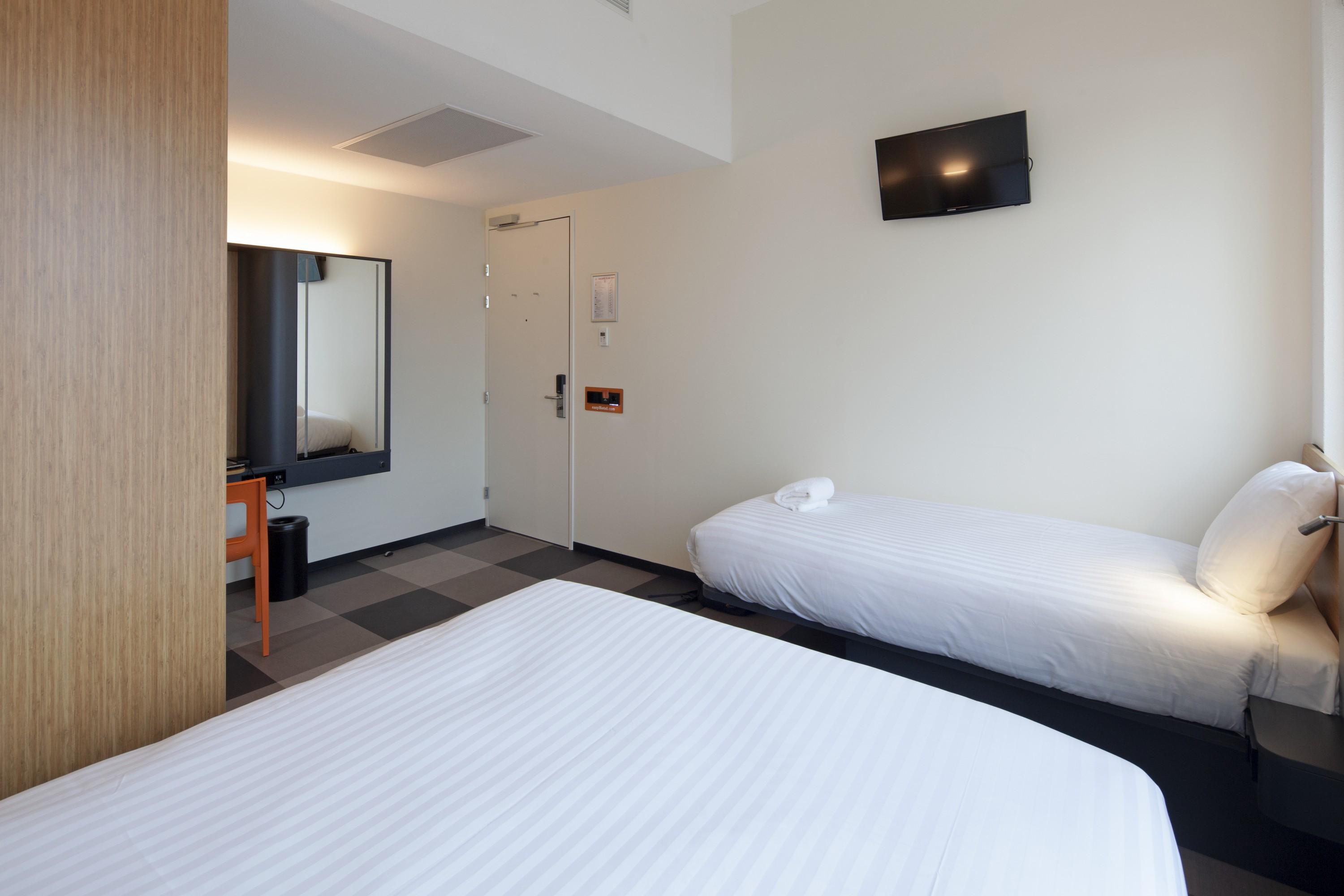 Easyhotel Amsterdam Arena Boulevard Bagian luar foto