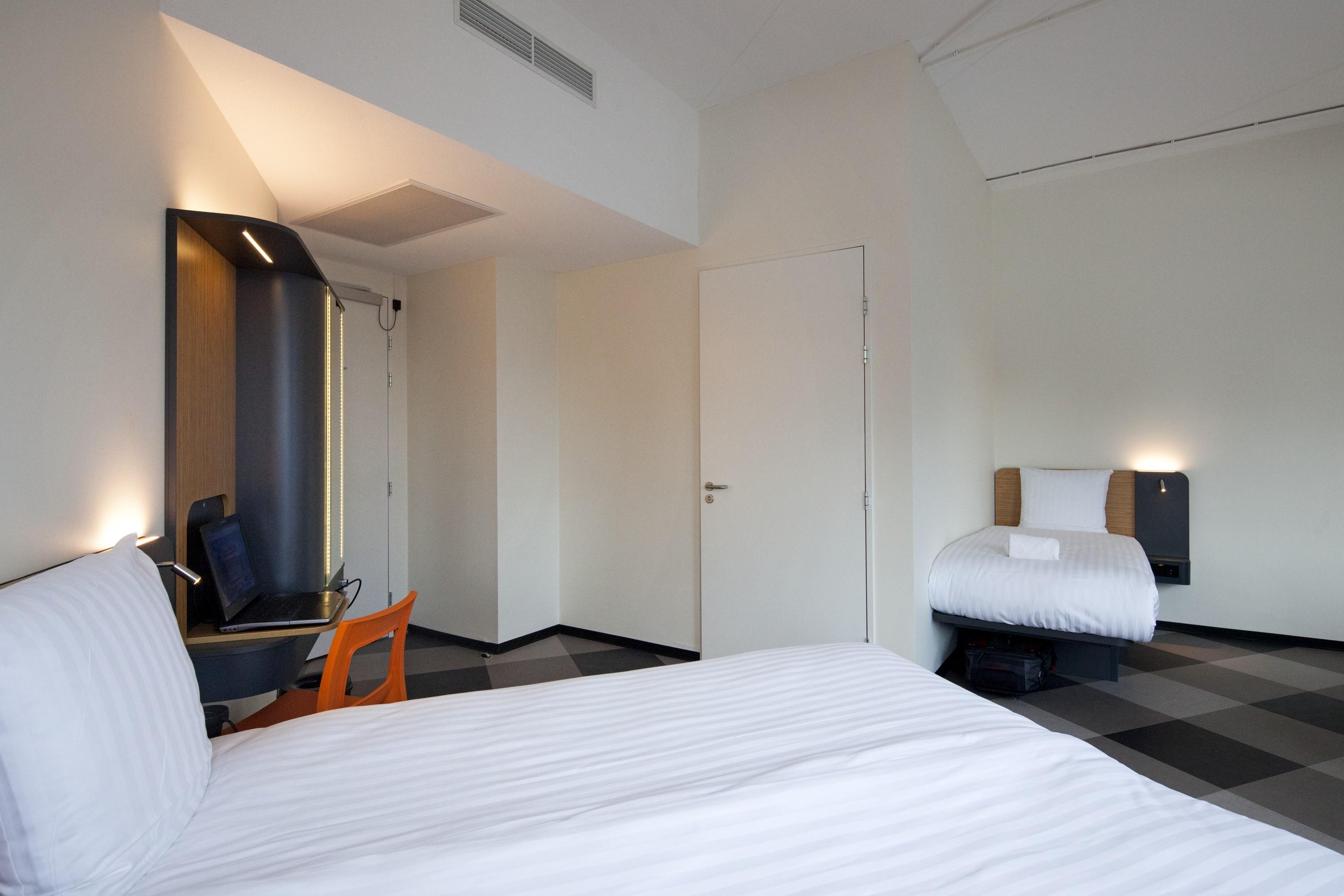 Easyhotel Amsterdam Arena Boulevard Bagian luar foto