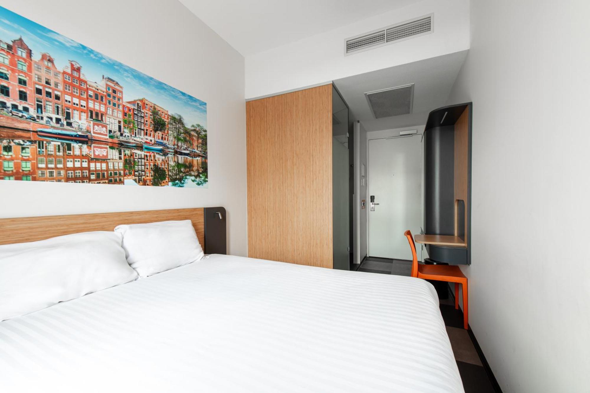 Easyhotel Amsterdam Arena Boulevard Bagian luar foto