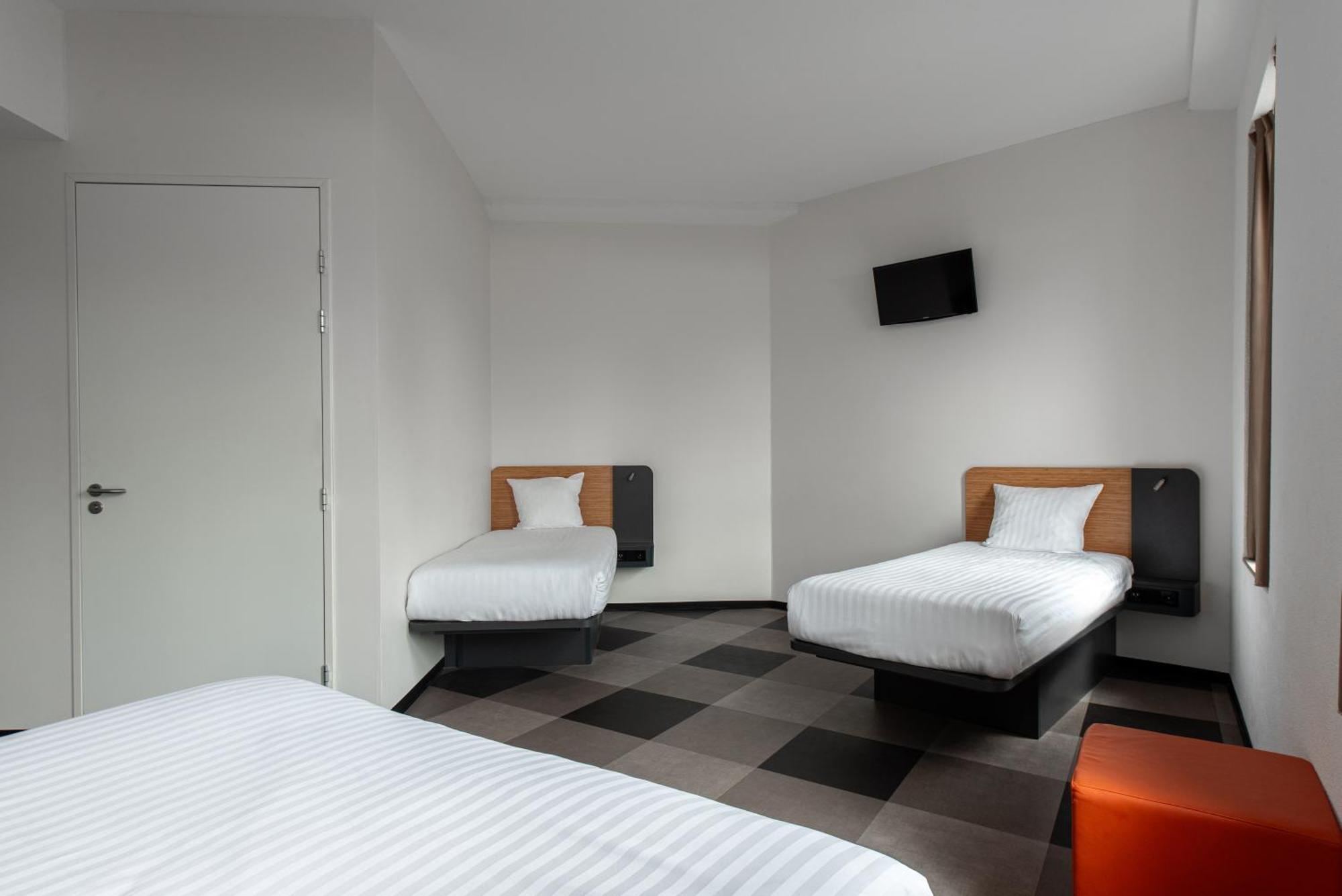 Easyhotel Amsterdam Arena Boulevard Bagian luar foto